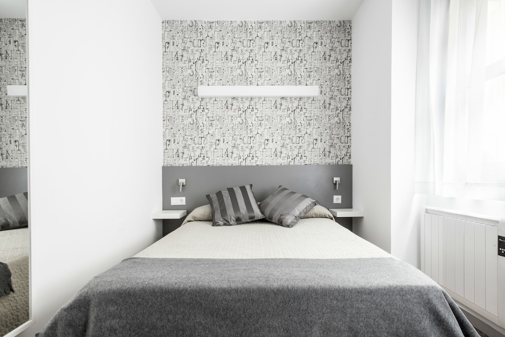 Hotel Residencia Blas De Otero - Image 1