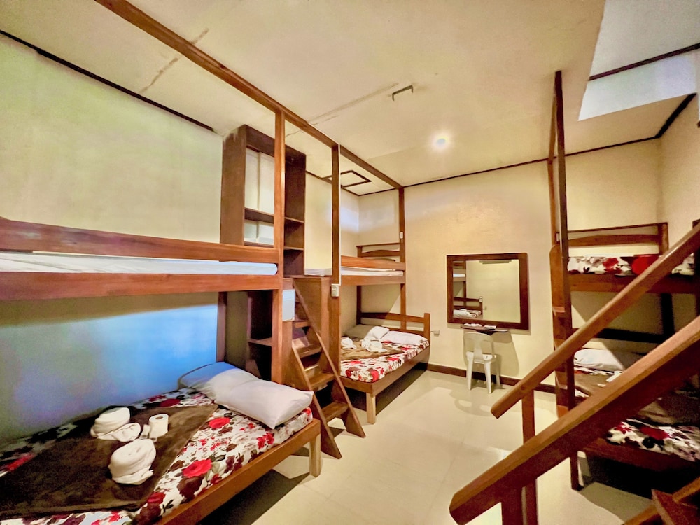 Novie's Tourist Inn