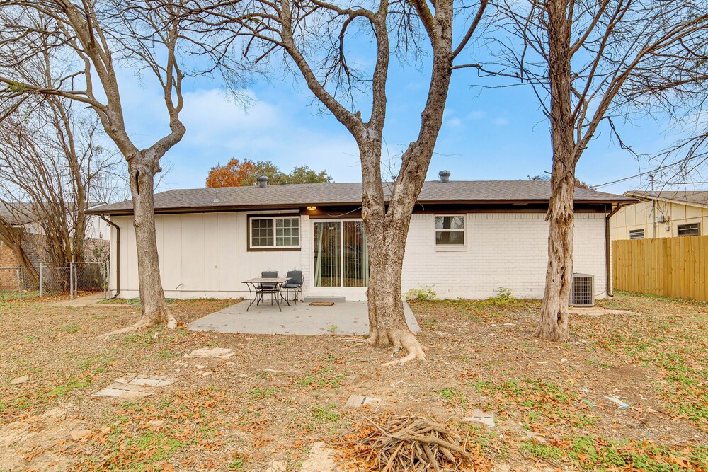 4 Mi to Joe Pool Lake! Cedar Hill Family Haven
