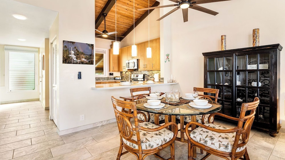 Oceanfront Penthouse With Sunset Views, A/C and Wraparound Lanai! - Vrkcv