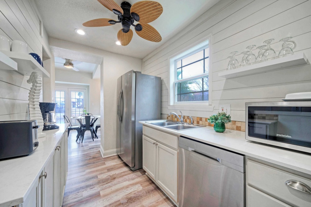 2-unit Home in Golf Cart Zone w/ Patio + Balcony Salty Sunshine: Multi-family Retreat