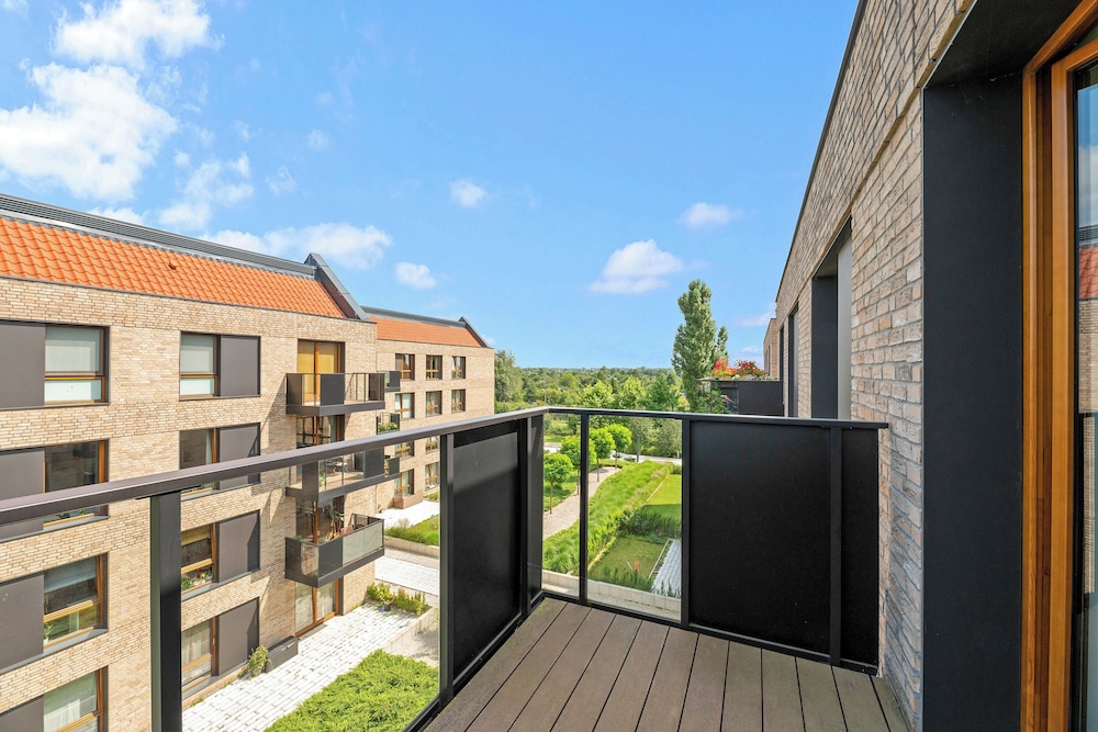Lion Apartments - Front Park