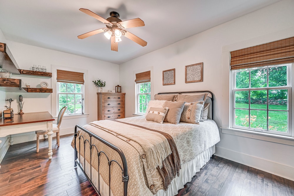 Historic Farmhouse Near Mountains & Colleges!