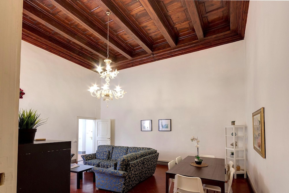 Servi 34 in Firenze With 3 Bedrooms and 2 Bathrooms