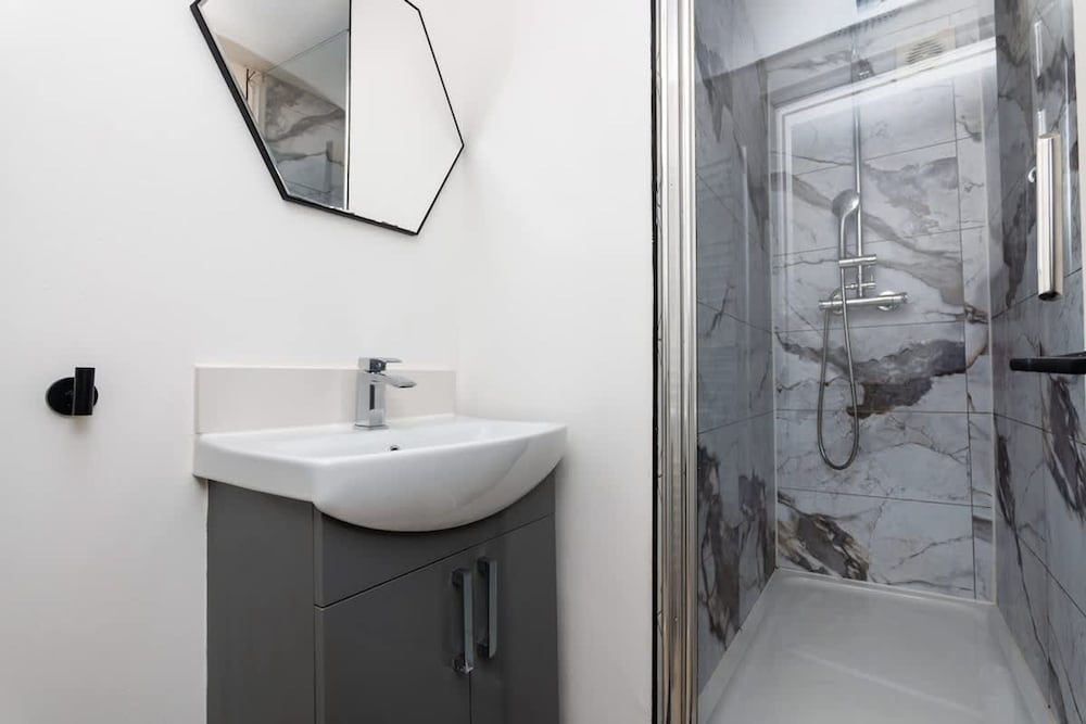 5 Bedroom Apartment - Galashiels