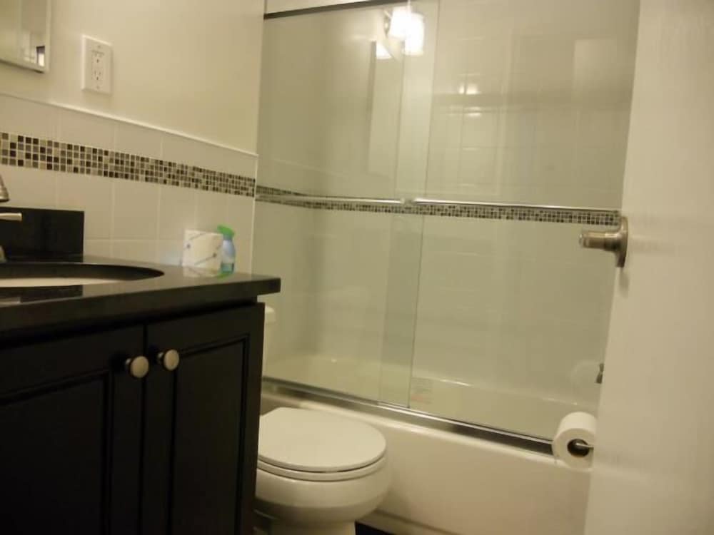 Midtown East 1BR Six DR27