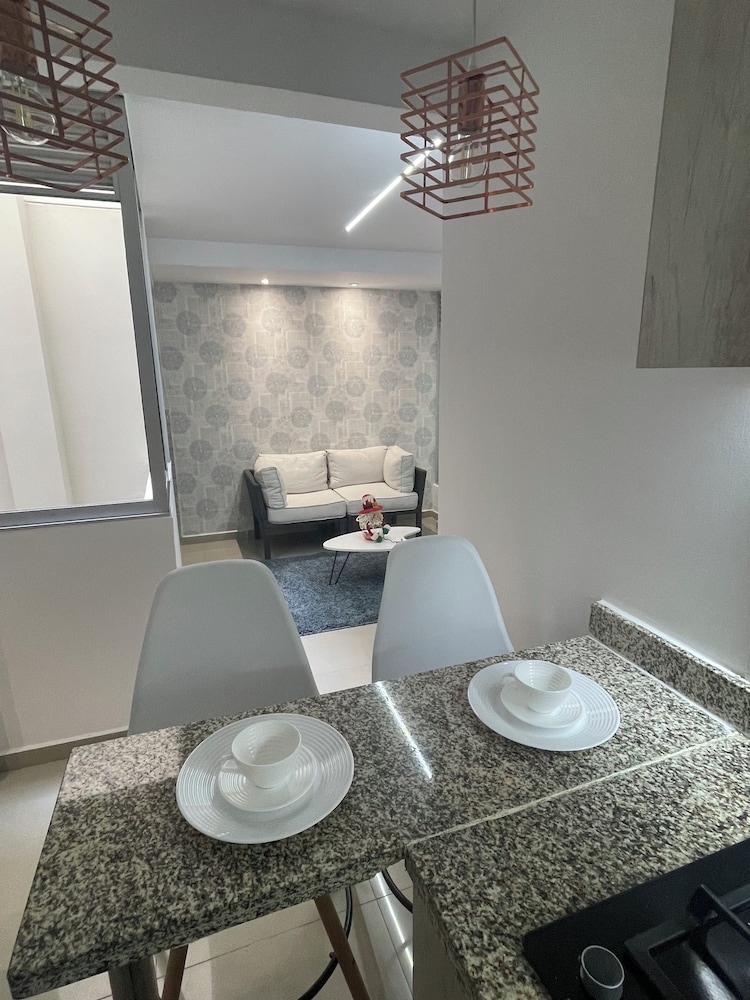 Luxury Liv Limonar