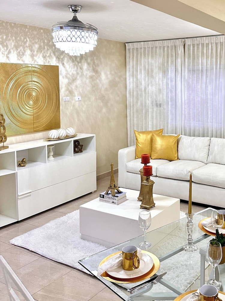 Family apt Centric Near Historic Center Boardwalk