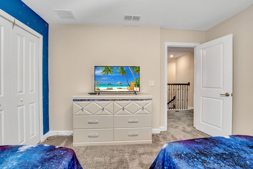 4559naluxury Lake View 8 BR Villa With Games Room view 5