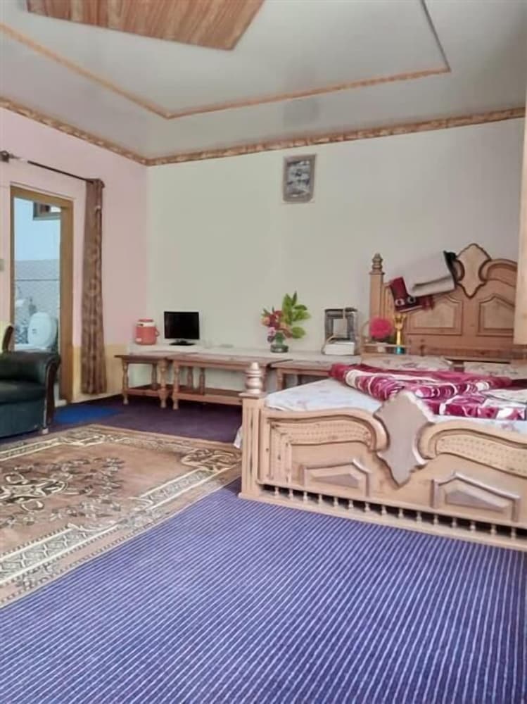Paradise Lodge Keran view 5