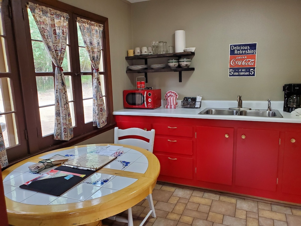 Swiftcurrent Lodge and Cottages by the River - Property Image 35