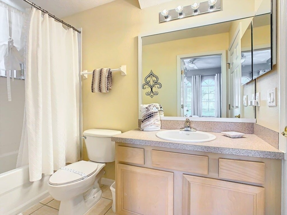 Spacious 5br Home W/ Private Pool+spa In Scenic Davenport Location 5 Bedroom Villa