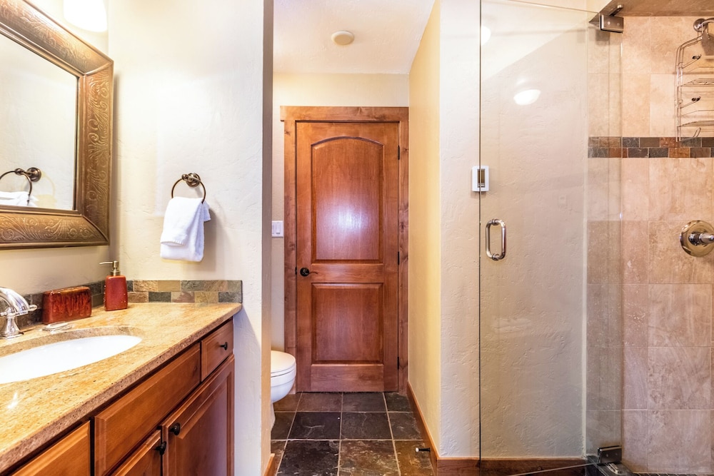 Cinnamon Ridge Building 1, #142