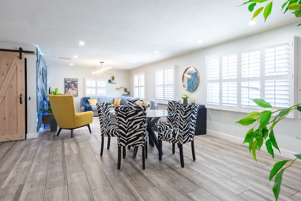 Phoenix 4 BDR Home With Outdoor Entertainment