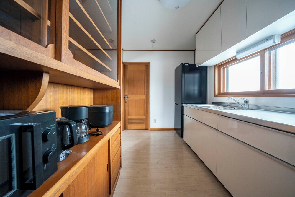 E-US NAEBO HOUSE