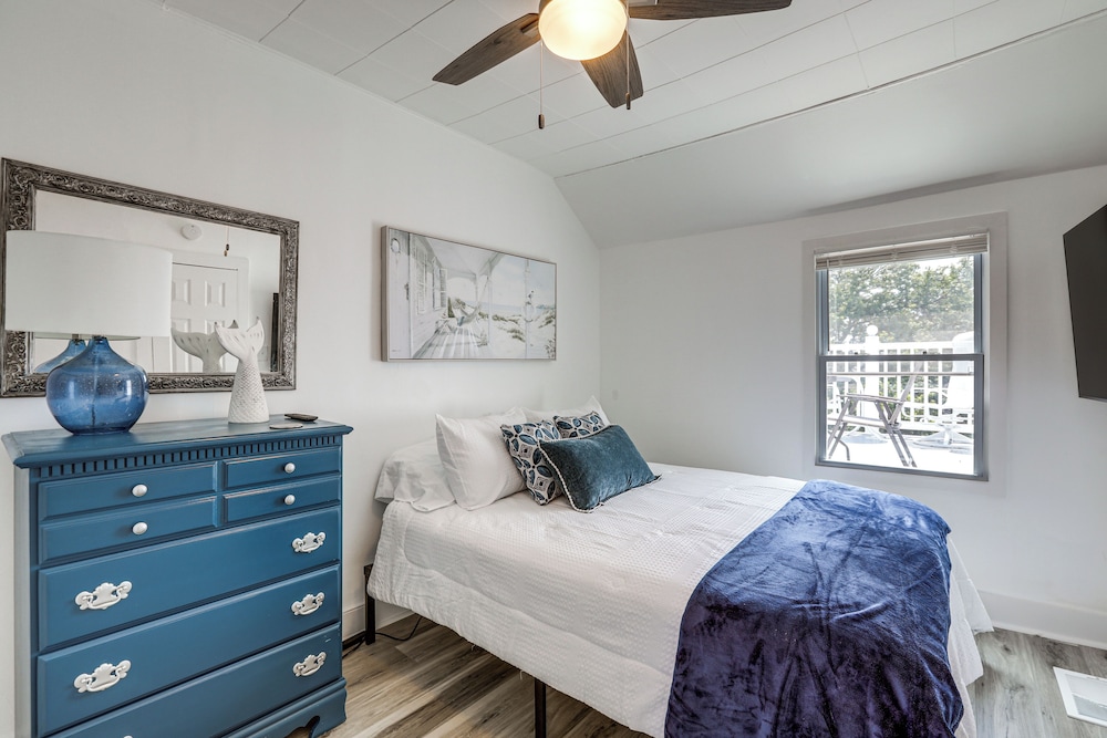 Stroll to Ocean Grove Boardwalk & Beach: Sleek Apt