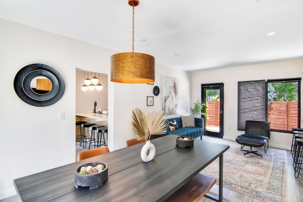 5BR Sleeps 14 w/ In-law Suite & Bbq!