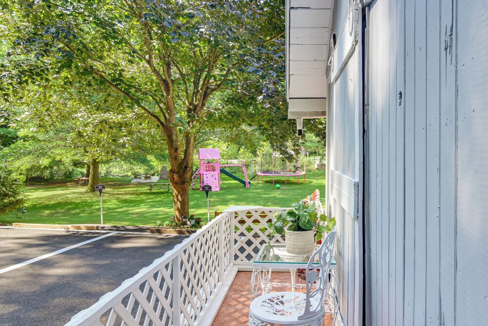 Creekside Milford Studio w/ Gas Grill + Mtn Views!