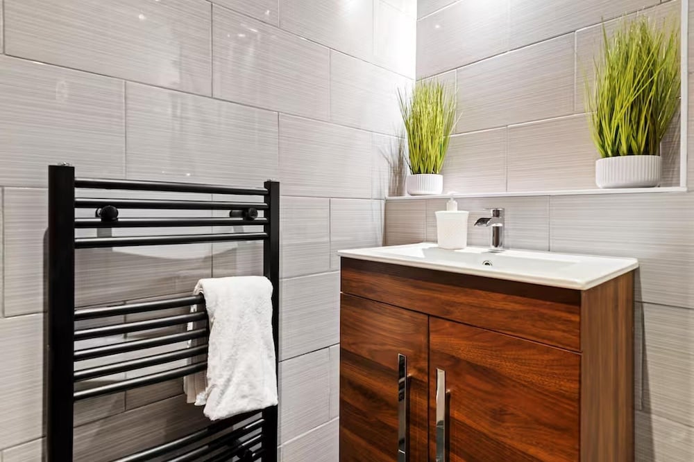 Leicester1br-wifi-modernapt-kitchen-sleeps2