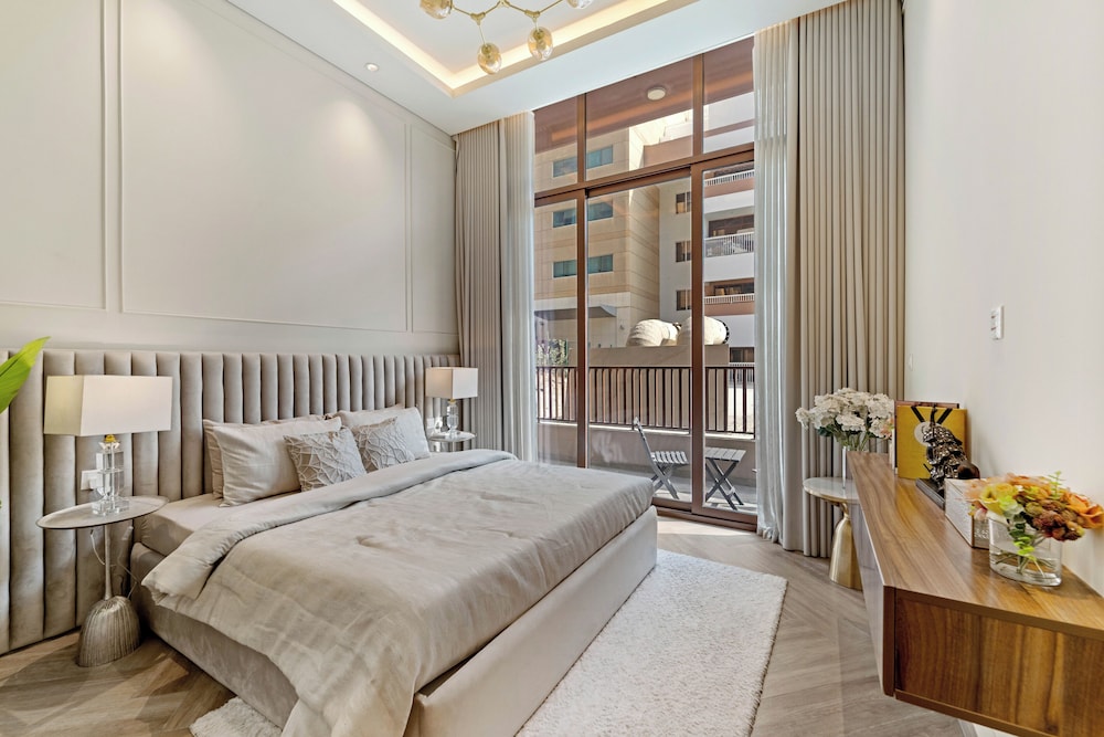 Brand New Stylish Unit near Circle Mall