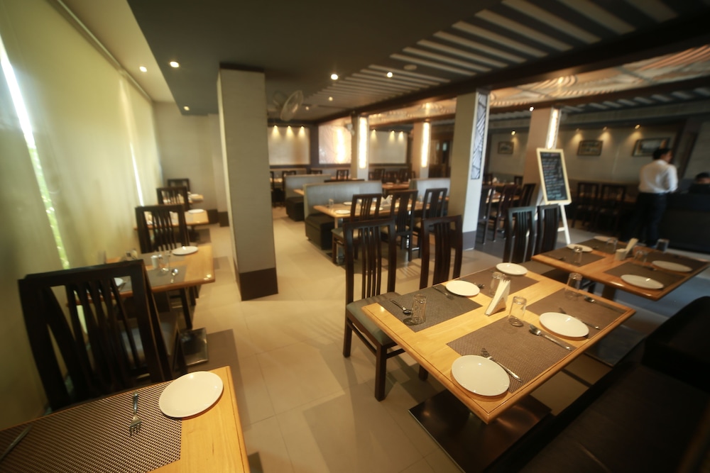 Food & Beverage