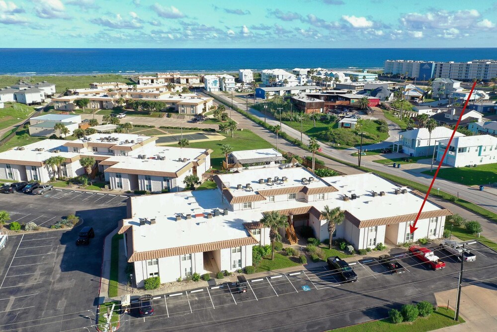 Sleeps 20 3 Condos w/ Beach Access, Pool, Tennis Courts Sea Sands Complex