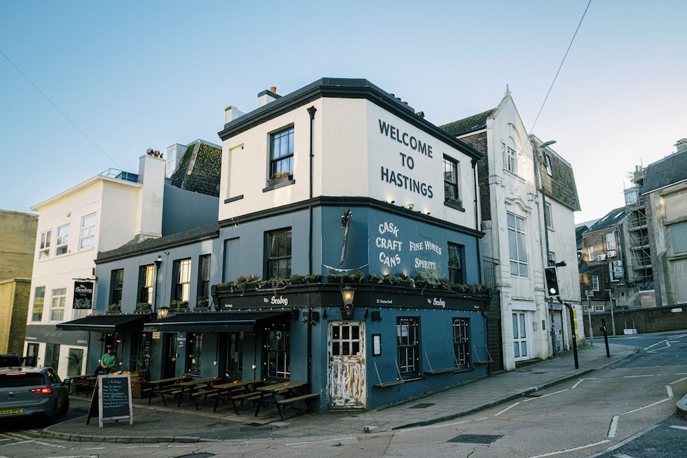 The Doghouse Inn