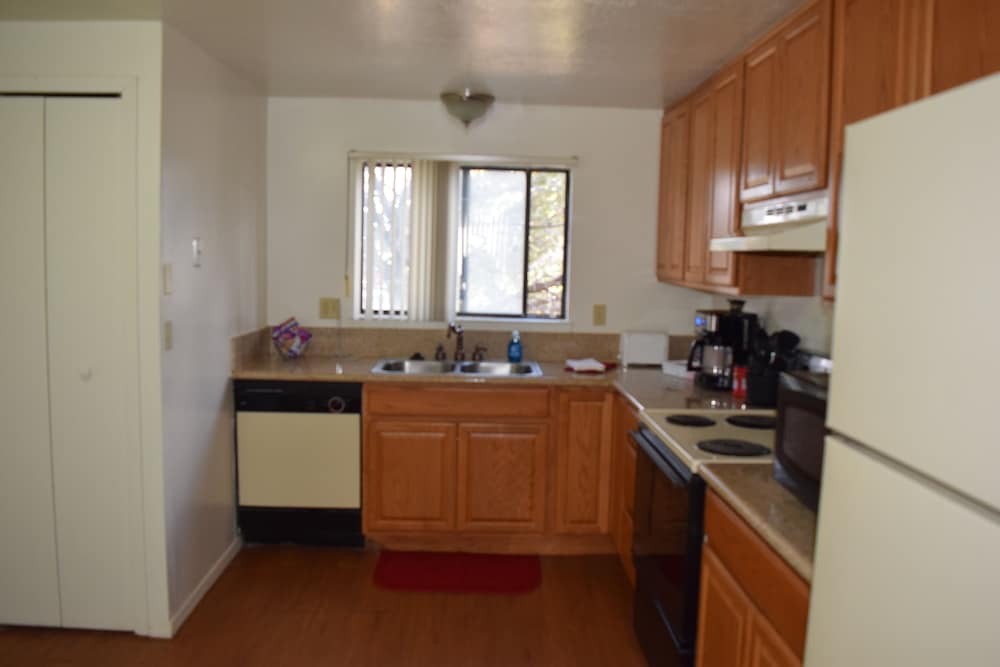 Rawlins Vacations - Mactavish Court Townhomes - Property Image 2
