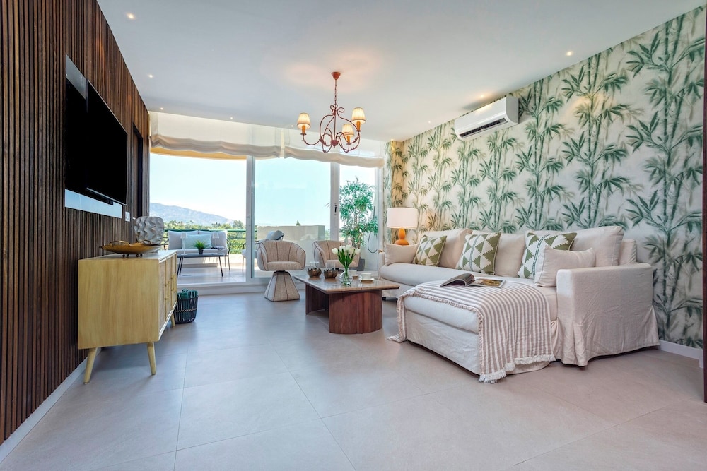 Amazing 3BD apt and Pool. Señorío de Aloha