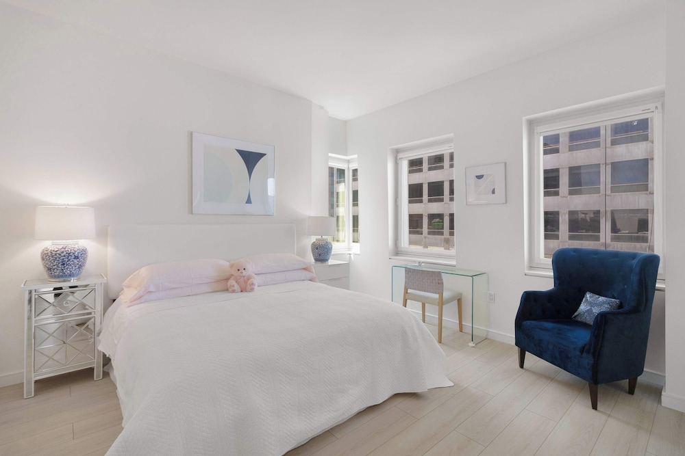 Corporate or Luxury 4 Bedroom Penthouse Steps From Times Square Sleeps 8