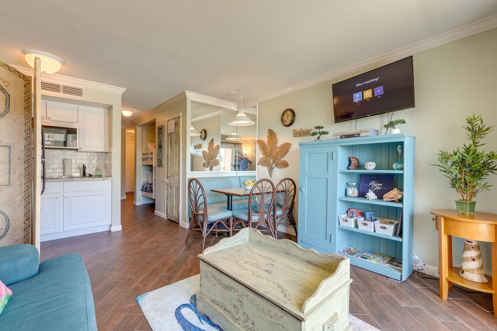 Balcony & Gulf Views: Galveston Condo Near Beach