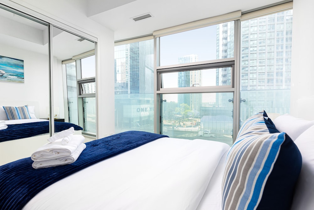 Downtown Toronto Condo near Scotiabank Arena
