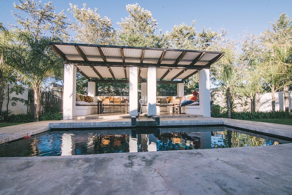 Shiraz Estate Villa & Studios