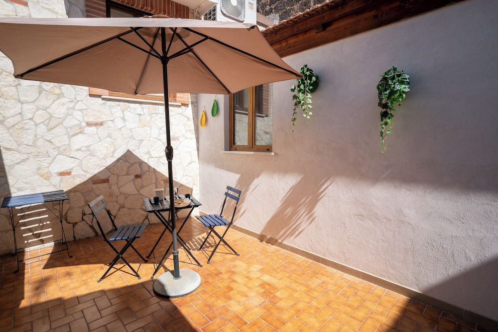 Two Bedrooms Apt In Sorrento Center With Terrace