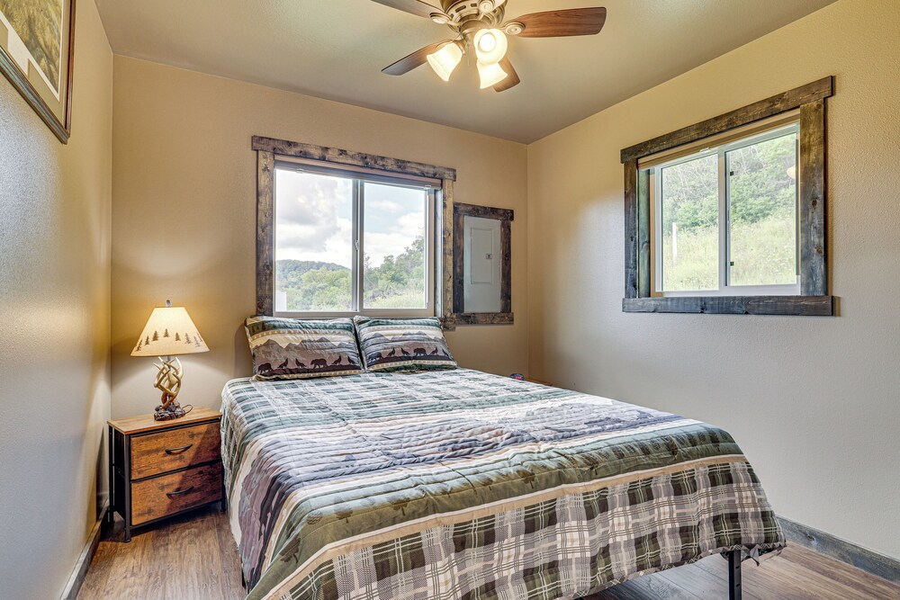 Hike, Fish & Relax: Kickapoo River Cabin!