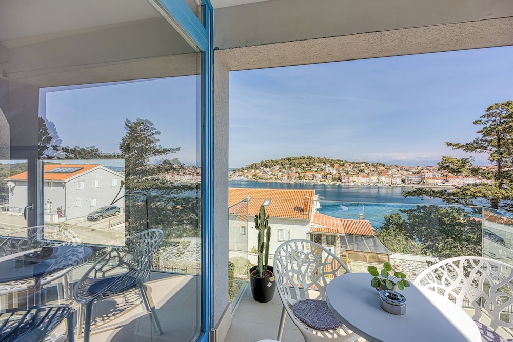 RR Losinj Harbour View Apartment view 5