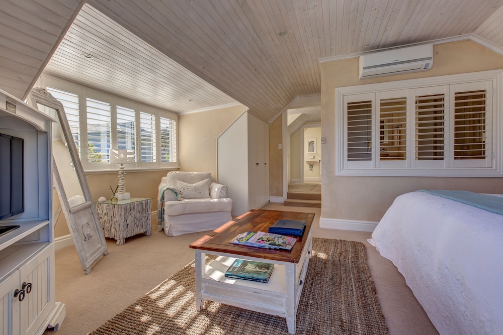 Amanzi Island Boutique Hotel