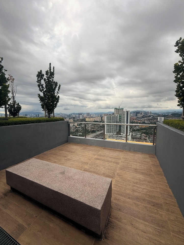 Downtown Retreat 2BR at Neu Suites