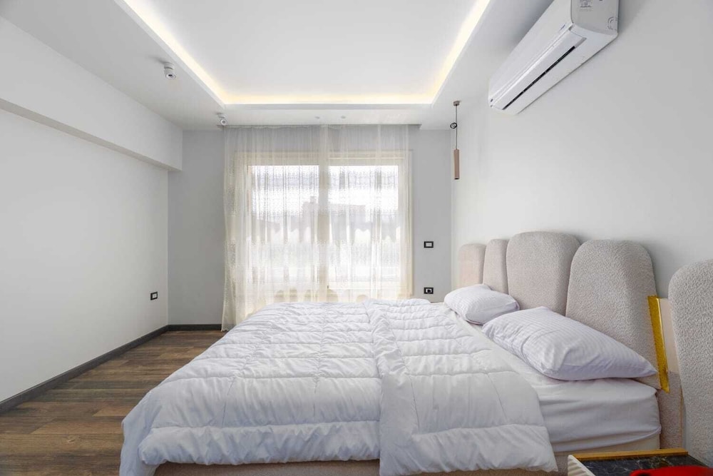 7BD Villa With Pool & Garden