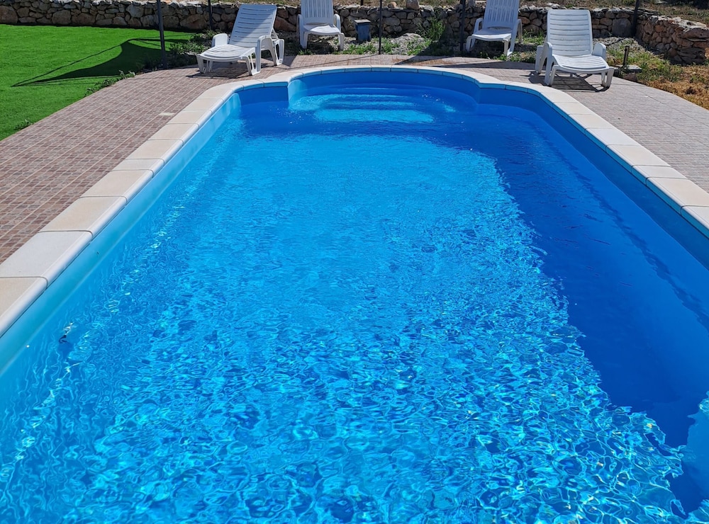 Nane Garden House With Heated Pool