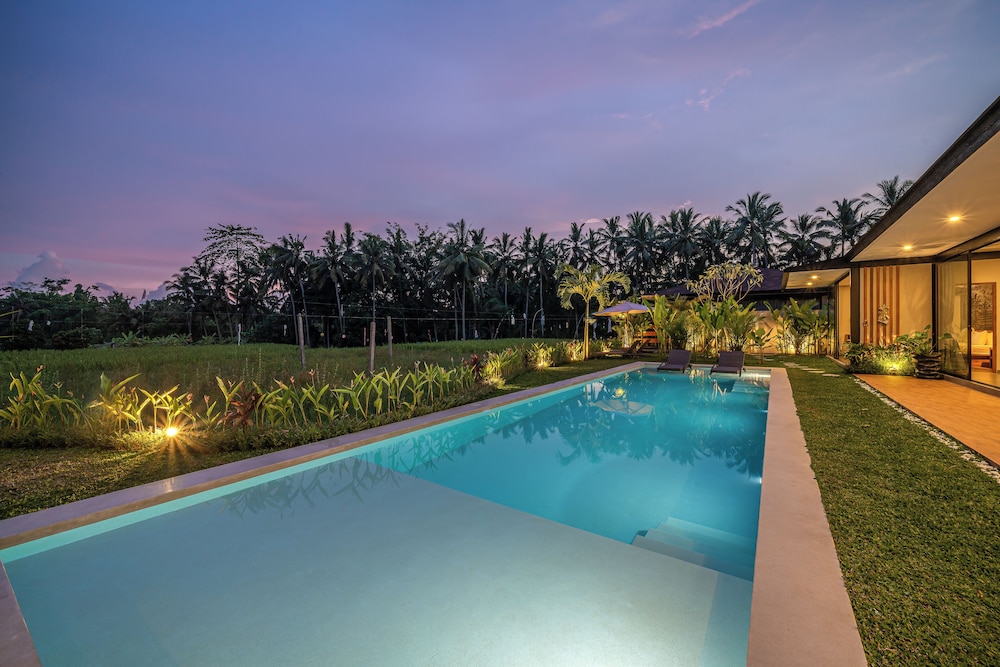 Xanadu - 5BR Ubud Designer Villa, Pool with Rice Fields Views