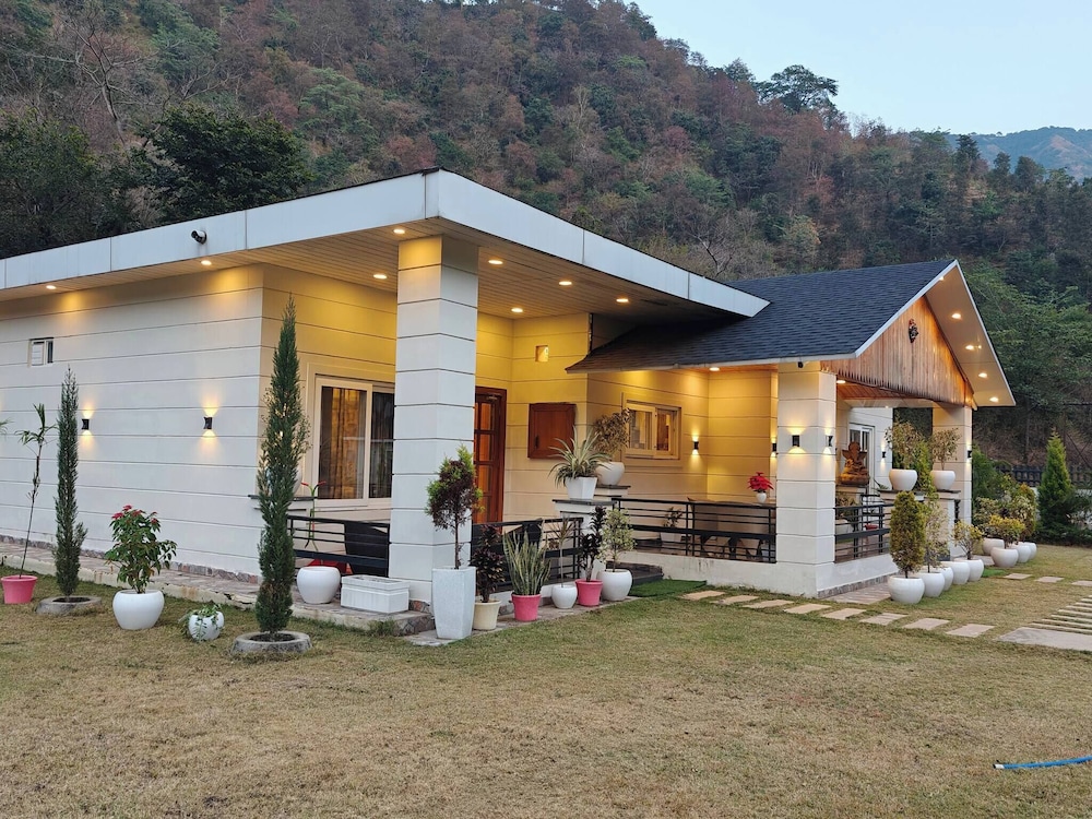 The Paradise - Luxury 3BR Villa Near the Airport in Dehradun