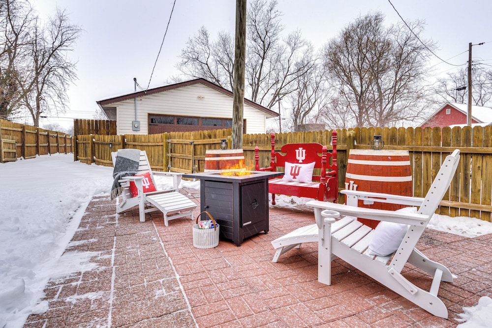 1 Mi to IU: Hoosier Home w/ Fire Pit & Fenced Yard