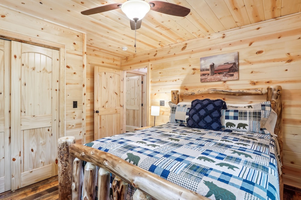 Private Murphy Cabin Rental With Wraparound Porch! view 2