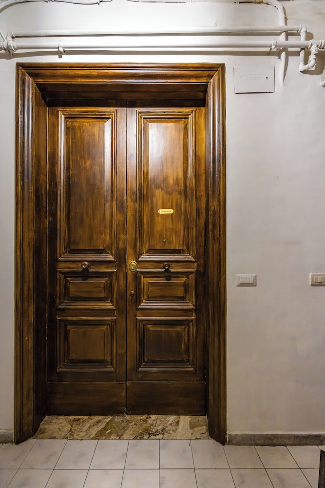 La Pinacoteca Aparthotel by NapoliApartments