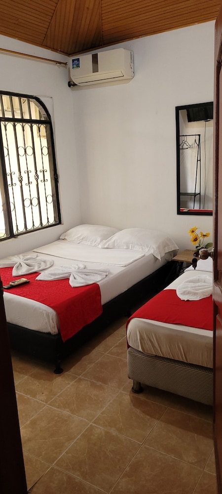HOSTAL VILLA DEL RIO LAS BRISAS