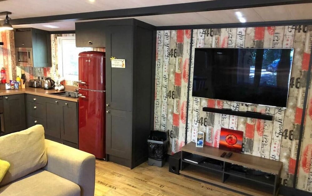 Pet Friendly Lodge - Sleeps 6 view 5