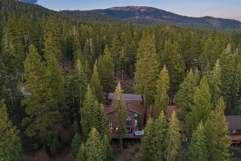 Year-round Tahoe Escape With Hot Tub & Outdoor Dining Timberline Haven by Avantstay