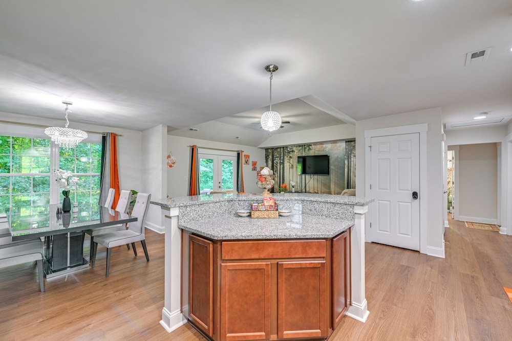Easy Uptown Access: Charlotte Gem w/ Peaceful Yard
