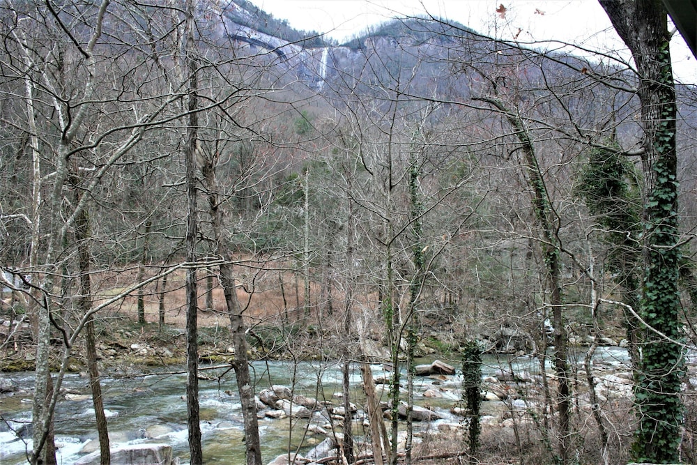 The Esmeralda Inn at Lake Lure
